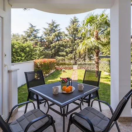 Mima In Mit Garten In Strandnaehe Poreč